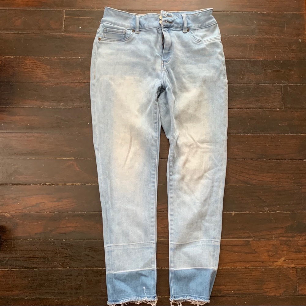 NEW YORK & CO Light Wash Jeans with Dark Hem 12